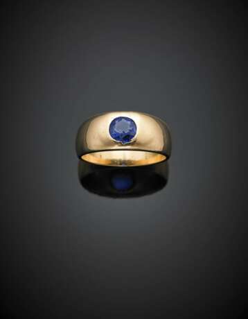 Yellow gold round synthetic sapphire ring - photo 1