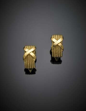 SCHLUMBERGER - TIFFANY & CO | Yellow gold rope and ribbon earclips - фото 1