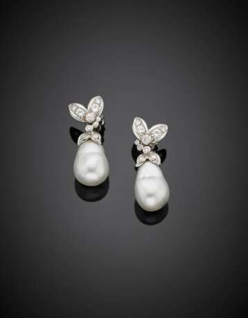 Irregular mm 17.10x12.50 circa South Sea pearl and diamond white gold pendant earrings - photo 1