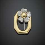 Yellow gold diamond frame and flower brooch in all ct. 1.70 circa - фото 1