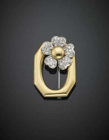 Yellow gold diamond frame and flower brooch in all ct. 1.70 circa - фото 1
