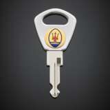 *Silver and metal Maserati key - Foto 1