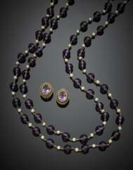 Lot comprising violet paste bead and pearl necklace with yellow gold spacers and clasp with cm 2 circa 18K gold