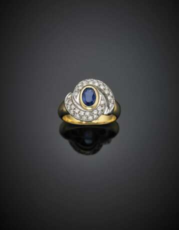 Bi-coloured gold diamond and oval sapphire ring - photo 1