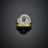 Bi-coloured gold diamond and oval sapphire ring - фото 1