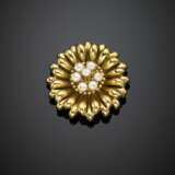 Yellow gold and pearl flower brooch - Foto 1