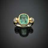 Cushion shape ct. 3.60 circa emerald and old mine diamond yellow gold ring - photo 1
