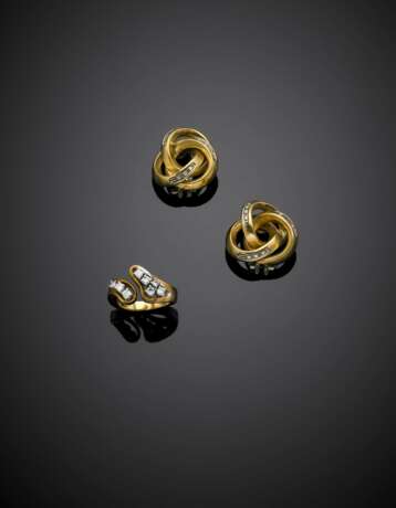 Yellow gold diamond lot comprising a ring size 11.50/51.50 and earclips of cm 2.10 circa - фото 1