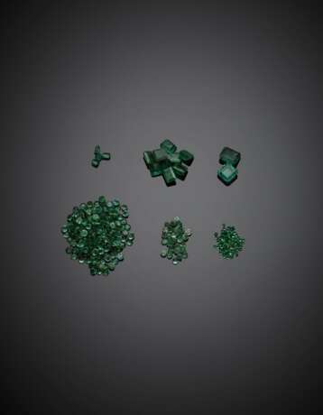 Lot of many emeralds of various size and shape in all ct. 30.45 circa. - фото 1