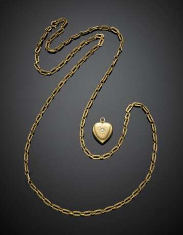 Yellow gold lot comprising a textured chain and a heart shape pendant accented with one diamond - photo 1