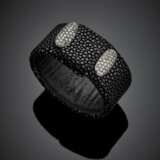 H.MARTINELLI | Ray fish skin bracelet with white gold diamond accenting - photo 1