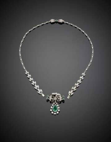 White gold diamond and emerald necklace with central adjustable as cm 3.80 circa brooch with ct. 1.70 circa pear shape emerald - фото 2