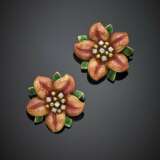 Two yellow gold diamond and enamel flower brooches - photo 1