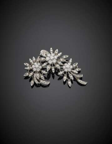 White gold diamond floral brooch in all ct. 3.50 circa - photo 1
