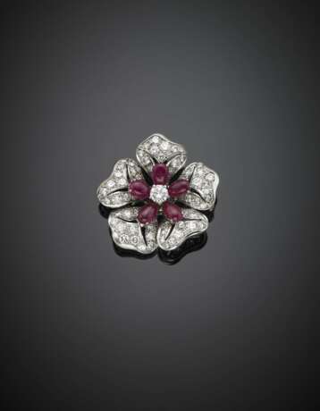 Round diamond and pear cabochon ruby white gold pansy brooch - photo 1