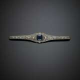 Platinum and gold diamond brooch centered by a blue paste - Foto 1