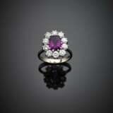 Cushion ct. 1.70 circa ruby and diamond white gold cluster ring - Foto 1