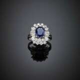 Oval ct. 2 circa sapphire with round - фото 1