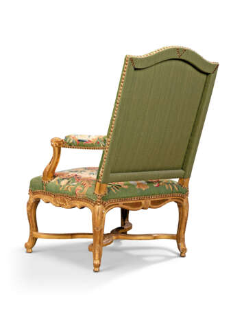 A PAIR OF REGENCE GILTWOOD FAUTEUILS - фото 3