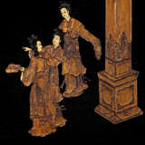 A CHINESE EXPORT COROMANDEL LACQUER EIGHT-LEAF SCREEN - фото 3