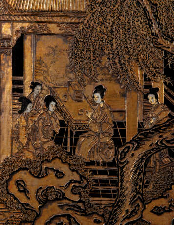 A CHINESE EXPORT COROMANDEL LACQUER EIGHT-LEAF SCREEN - Foto 6