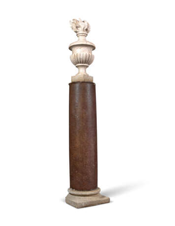 A PAIR OF WHITE FOSSILISED MARBLE FLAMING URNS ON A PAIR OF SIMULATED PORPHYRY COLUMNS - фото 4