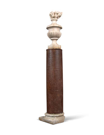 A PAIR OF WHITE FOSSILISED MARBLE FLAMING URNS ON A PAIR OF SIMULATED PORPHYRY COLUMNS - фото 5