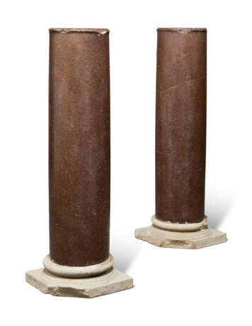 A PAIR OF WHITE FOSSILISED MARBLE FLAMING URNS ON A PAIR OF SIMULATED PORPHYRY COLUMNS - фото 9