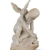 AN ITALIAN WHITE MARBLE GROUP OF A BOY AND BIRD - Foto 1