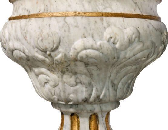 A PAIR OF GREY-VEINED WHITE MARBLE URNS - photo 4
