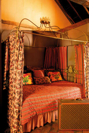 A FRENCH BRASS CAMPAIGN BED - фото 2