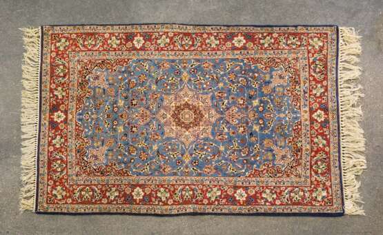 Orientteppich. ISFAHAN / PERSIEN, 1. Hälfte 20. Jahrhundert, ca. 161x106 cm - photo 1