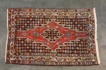 Orientteppich. PERSIEN, 20. Jahrhundert, ca. 197x135 cm