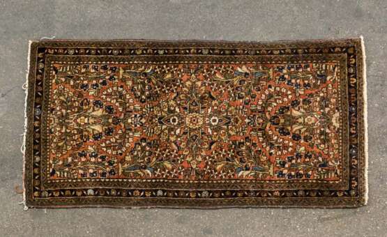 Orientteppich. SARUK / PERSIEN, 20. Jahrhundert, ca. 125x65 cm - Foto 1