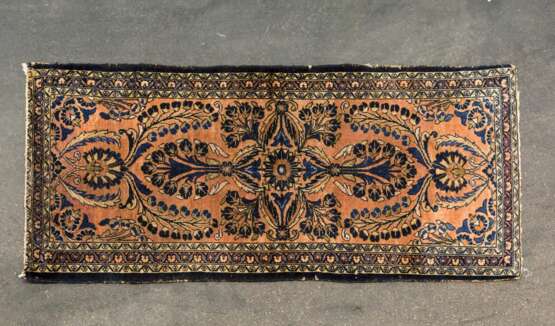 Orientteppich. SARUK / PERSIEN, 20. Jahrhundert, ca. 180x81 cm - фото 1
