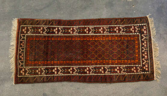 Orientteppich. 20. Jahrhundert, ca. 206x101 cm - Foto 1