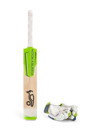TOM LATHAM WORLD CUP FINAL BAT AND GLOVES - Foto 2