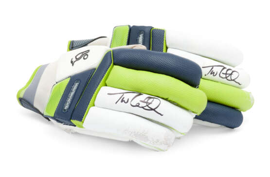 TOM LATHAM WORLD CUP FINAL BAT AND GLOVES - photo 3