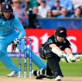 TOM LATHAM WORLD CUP FINAL BAT AND GLOVES - Foto 5