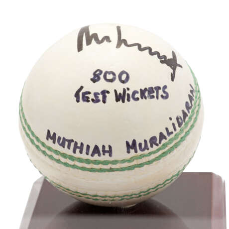 MUTIAH MURALIDARAN REPLICA 800 WICKET BALL - photo 3