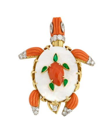 Cartier. CARTIER MOTHER-OF-PEARL, CORAL, EMERALD AND DIAMOND TURTLE BROOCH - фото 1