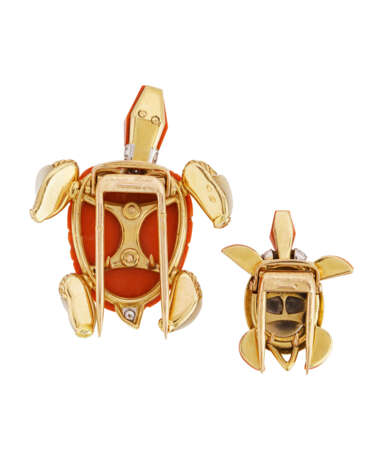 Cartier. CARTIER CORAL, BLISTER PEARL AND DIAMOND TURTLE BROOCHES - Foto 2