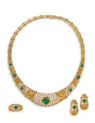 CHAUMET EMERALD AND DIAMOND NECKLACE, EARRING AND RING SUITE
