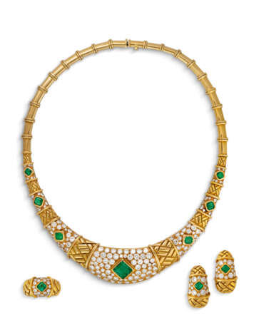Chaumet. CHAUMET EMERALD AND DIAMOND NECKLACE, EARRING AND RING SUITE - фото 1