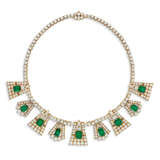 Chaumet. CHAUMET EMERALD AND DIAMOND NECKLACE, BRACELET, EARRING AND RING SUITE - photo 2