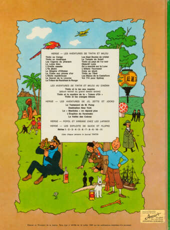 HERGÉ (1907-1983)Tintin – On a marché sur la luneAlbum dédicacé par Hergé et par un astronaute de chacune des 7 missions lunaires habitées. Est joint un dossier photographique d’authentification représentant les astronautes en train de signer cet album. - photo 3