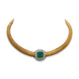 EMERALD AND DIAMOND NECKLACE, AND A PAIR OF GOLD EARRINGS - фото 8