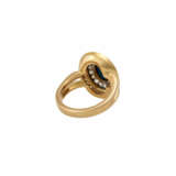Ring mit ovalem Saphir sowie Brillanten und Diamanten, zusammen ca. 0,8 ct, - фото 3