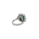 Ring mit Smaragdbaguette ca. 2 ct, Diamanttrapezen, zusammen ca. 1,2 ct - photo 3