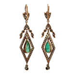 Paar Ohrhänger mit Diamantrosen und Smaragden - photo 2